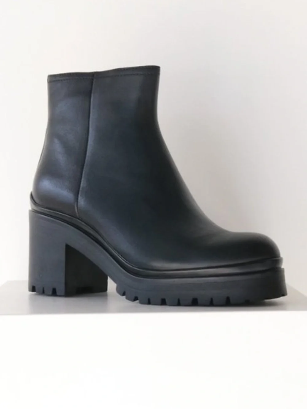 NWOB Jeffrey Campbell Black Leather Tracker Block Heel Ankle Boots Size 10